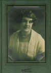 sister2.jpg (293905 bytes)